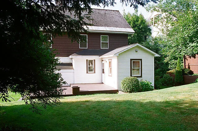 44 Clayton Ave — Photo 17