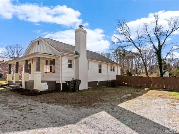 903 W Atlantic St, South Hill, VA 23970