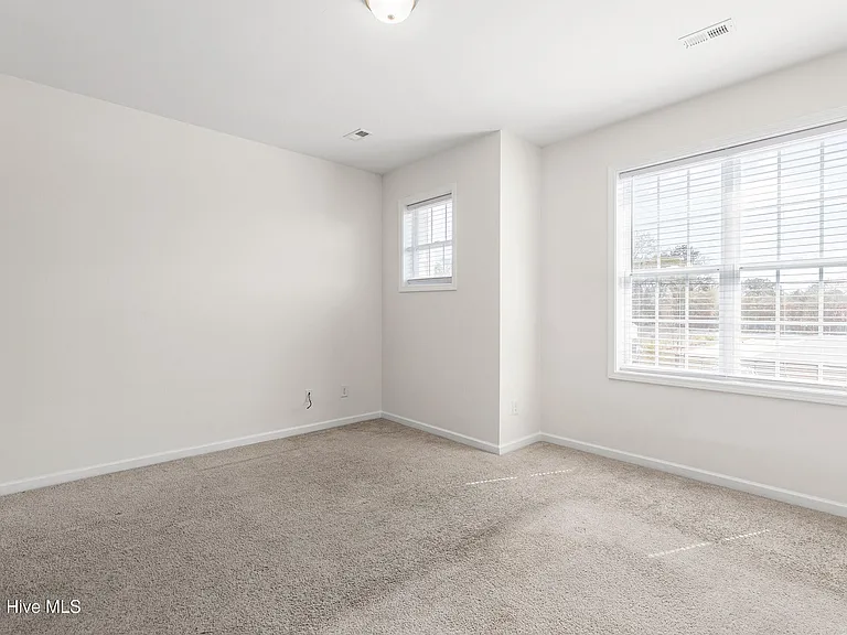 97 Dresser Ln — Photo 20
