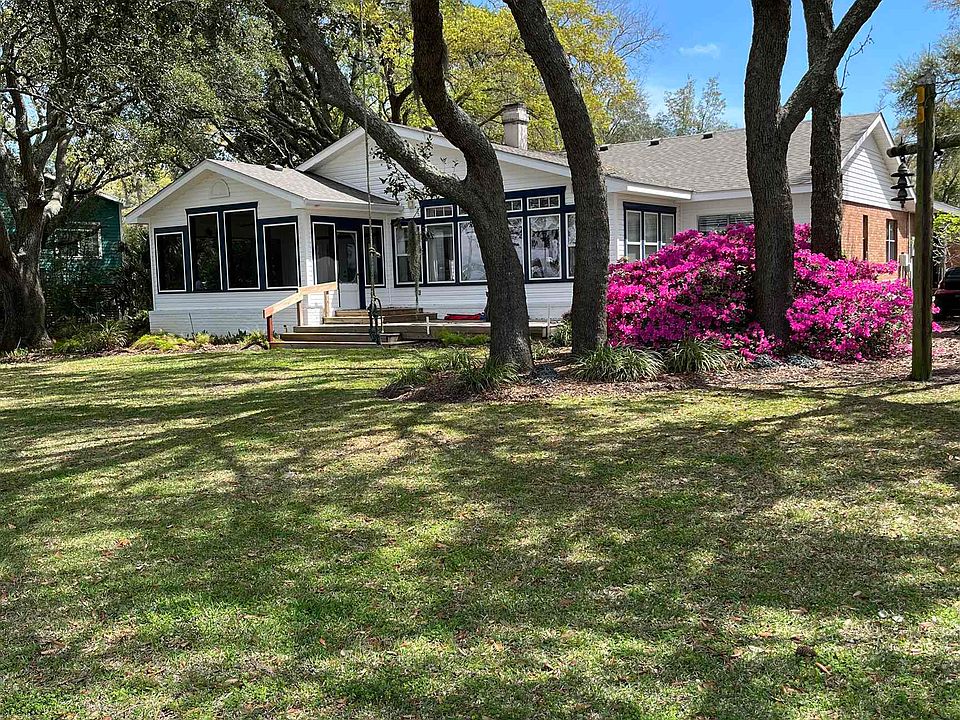 1st image of 5215 Bay Dr