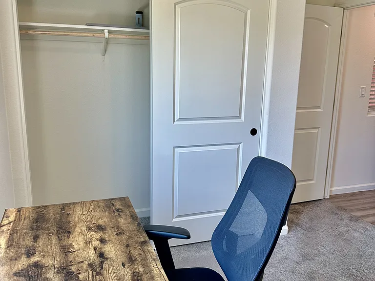 677 Country Pl — Photo 31