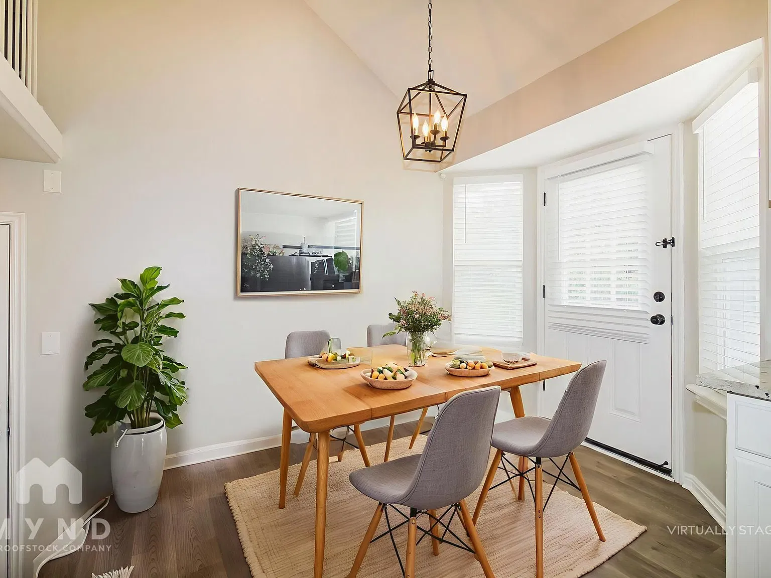 4 bed, 3.5 bath, 1374 sqft, $2,249 — Photo 4