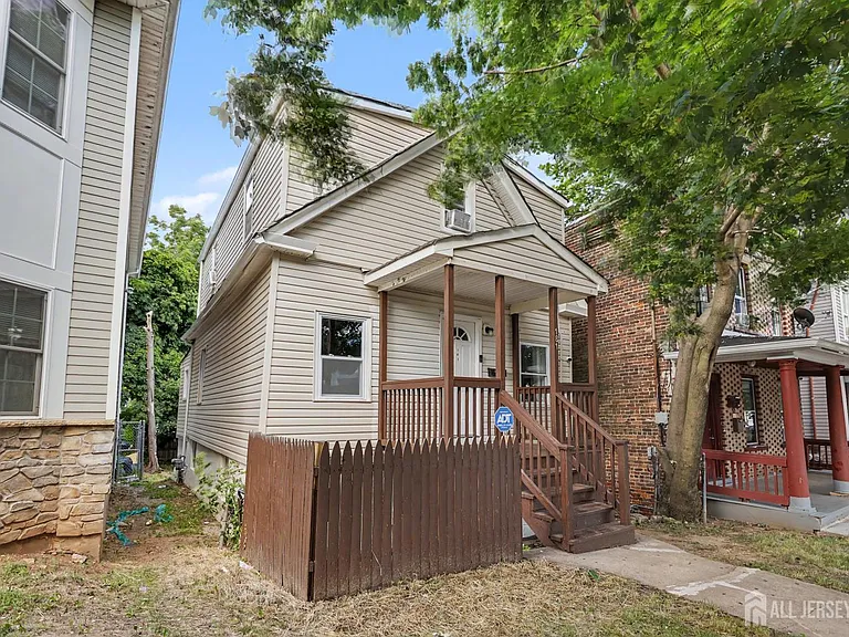 181 Hale St — Photo 2