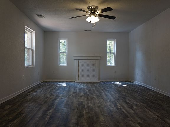 Living3Room with mantel