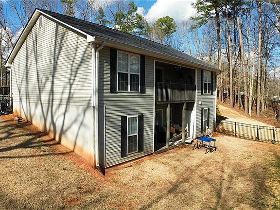 3rd image of 430 Valley Rd