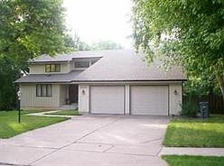 4225 Amesbury Dr, Bettendorf, IA 52722