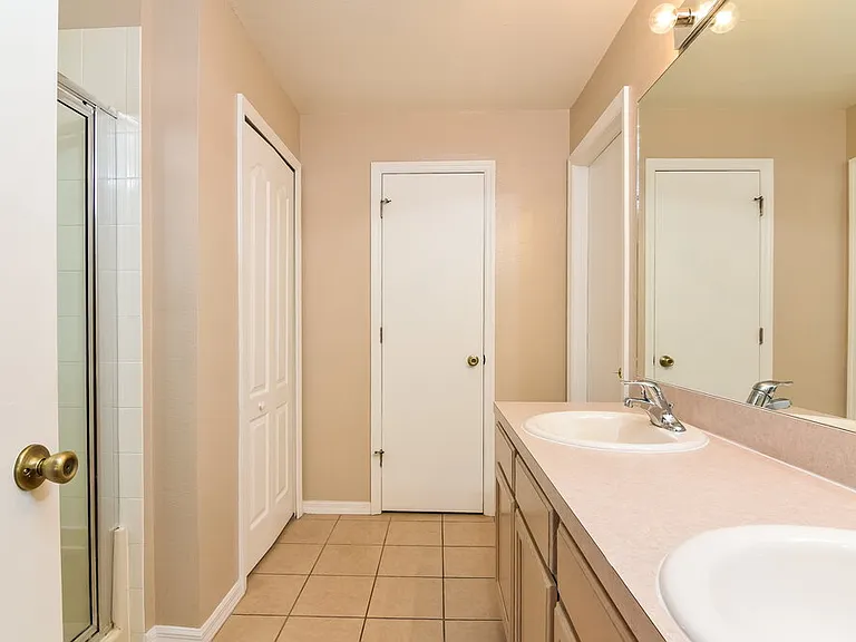 12614 Midpointe Dr — Photo 11