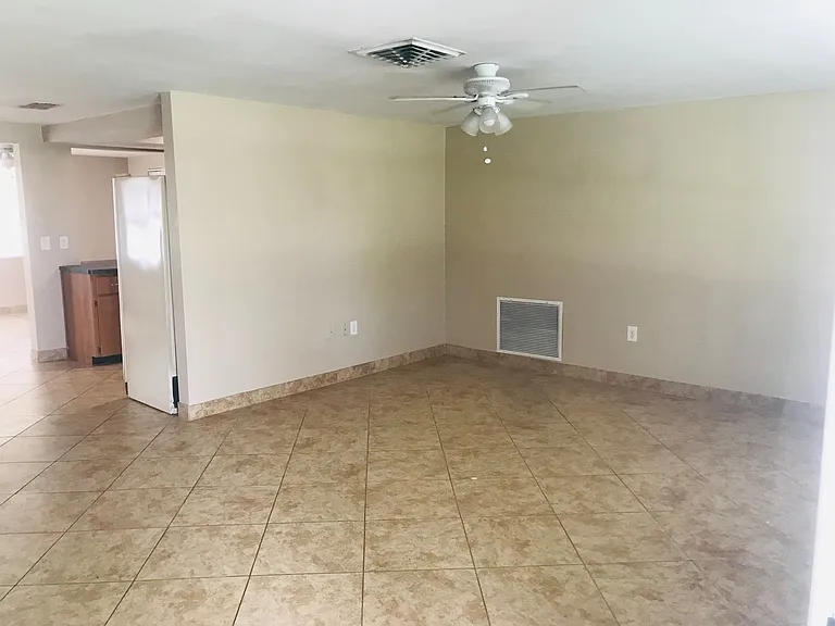 5906 Elkhorn Blvd — Photo 4