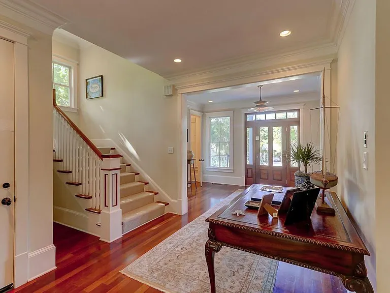 1312 Thompson Ave — Photo 22