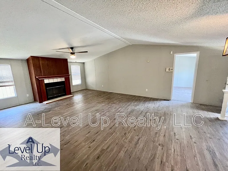 315 W Lee St — Photo 3