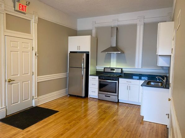 4 1/2 W Wilson St APT C4