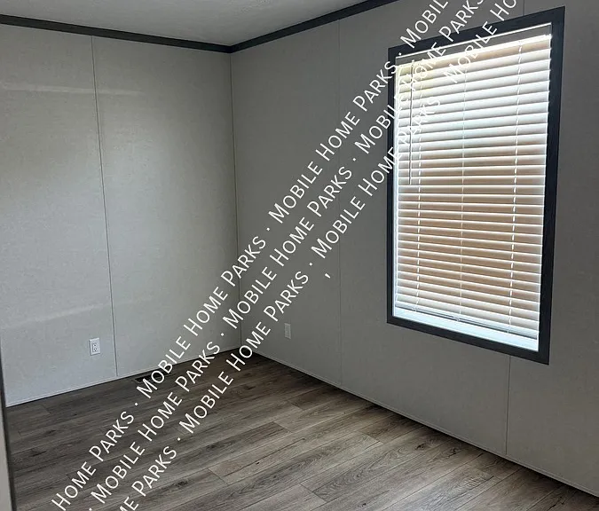 1460 Nutmeg St #R — Photo 2