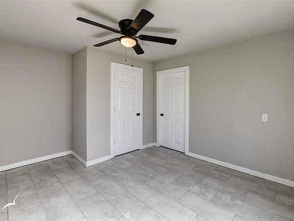 2nd image of 304 Bowie St