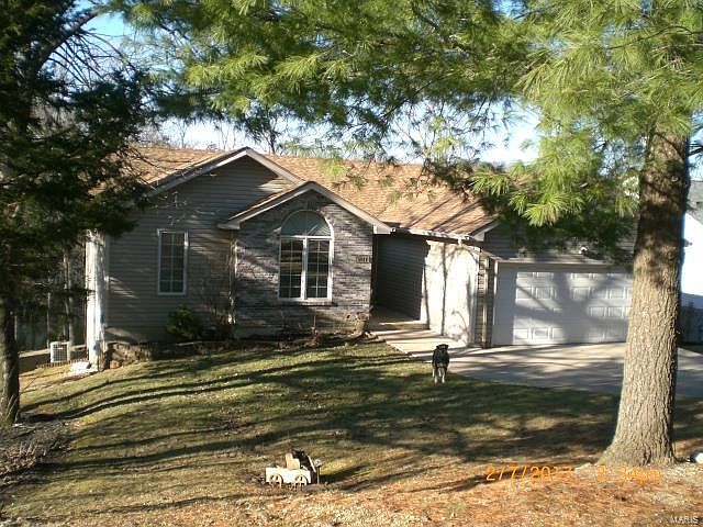 2nd image of 1047 S Lakeview Dr
