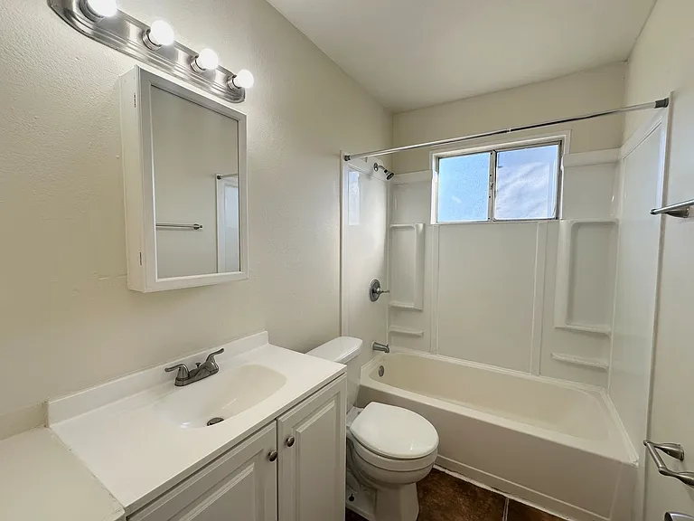 Lincoln Courtyards at 531 Glendora Avenue — Photo 49