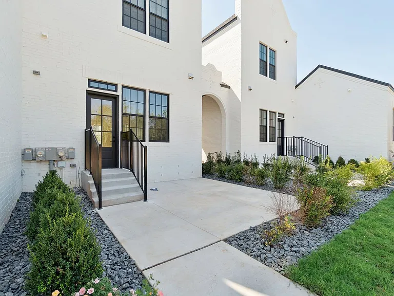 18829 Selah Way — Photo 43