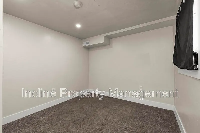 2 bed, 1.0 bath, 1100 sqft, $1,100 — Photo 3