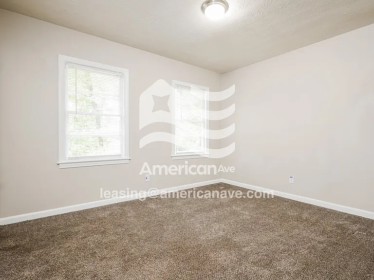 1484011_009_wm_-_main_bedroom_13251664.jpg