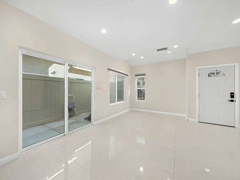 342 Pasadena Ave #B — Photo 4
