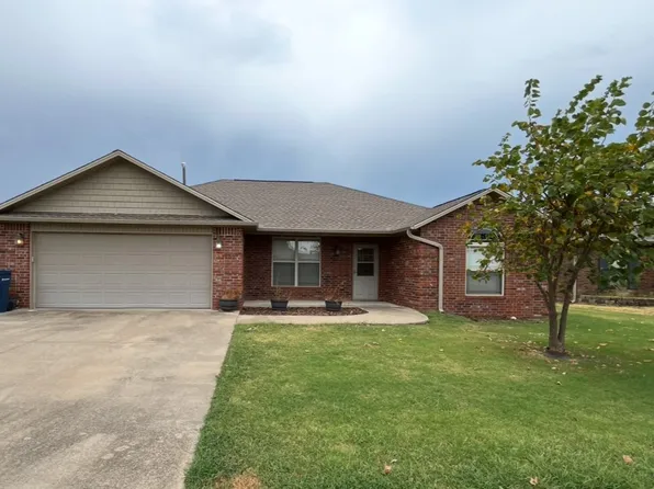 1902 N Messick Ct, Siloam Springs, AR 72761