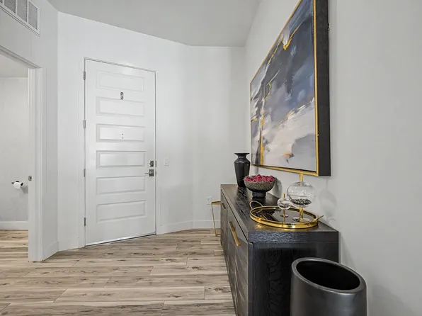 7300 E Earll Dr #1014, Scottsdale, AZ 85251