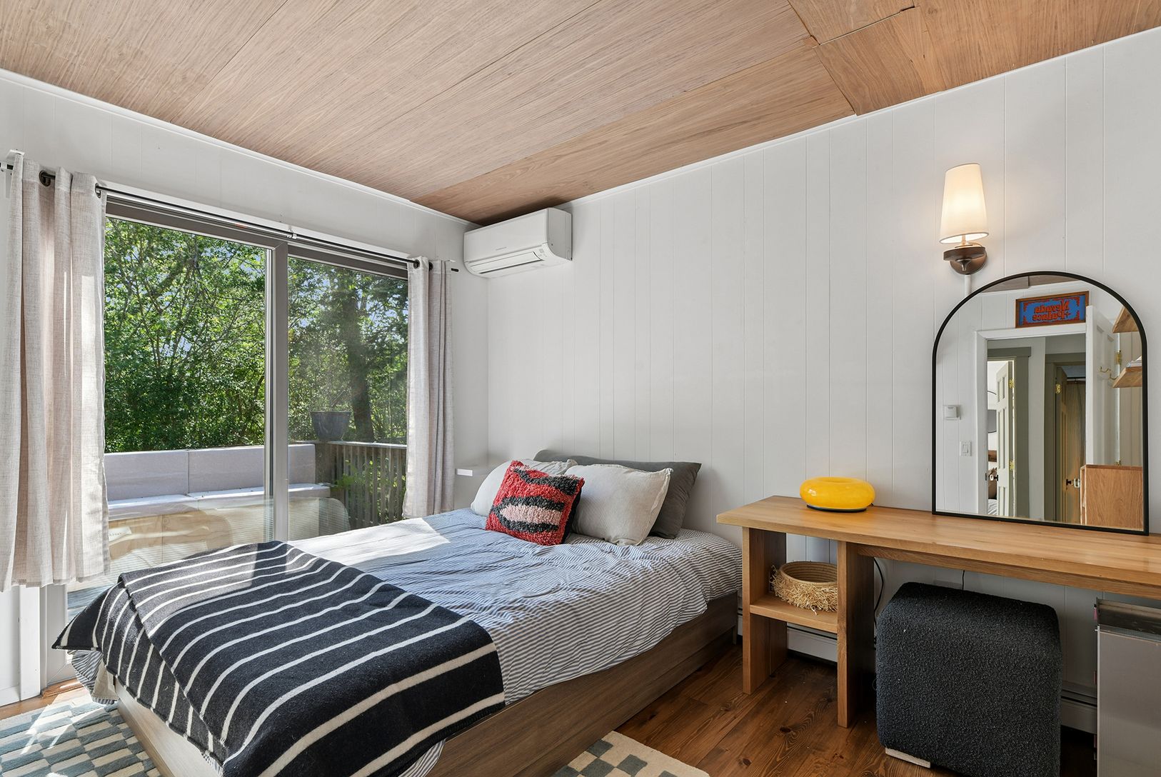 second upstairs bedroom