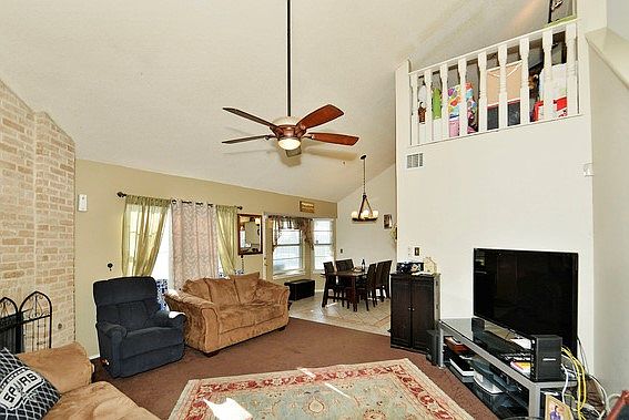 2nd image of 6000 Ridge Field St