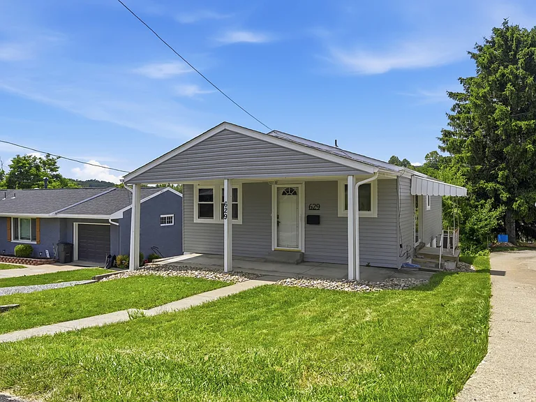 629 Moore Ave — Photo 31