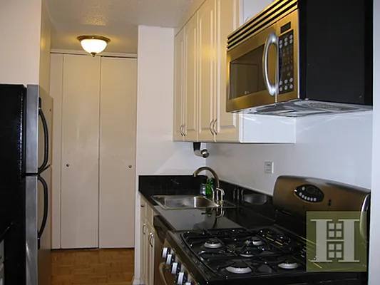 Rented by Halstead Real Estate | media 20
