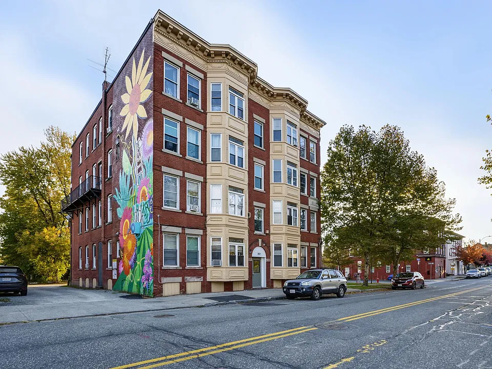 787 Dwight St