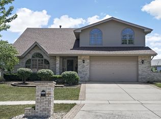 1227 Tower Hill Dr, Woodridge, IL 60517