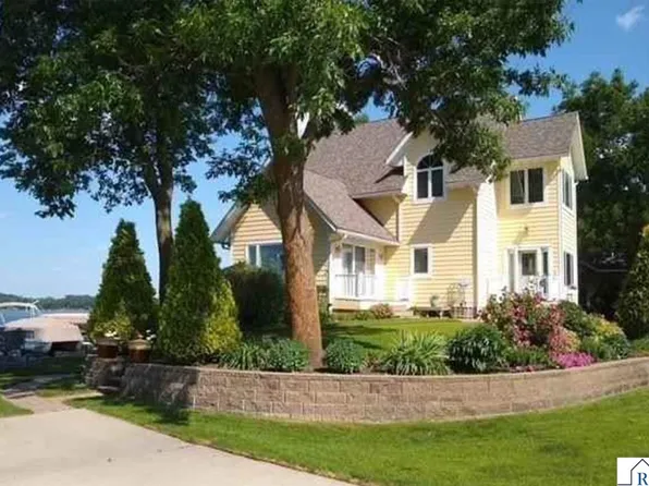 3710 Sioux Ln, Madison Lake, MN 56063