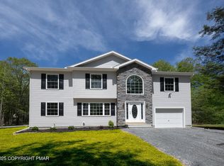 2634 Majestic Ct, East Stroudsburg, PA 18302