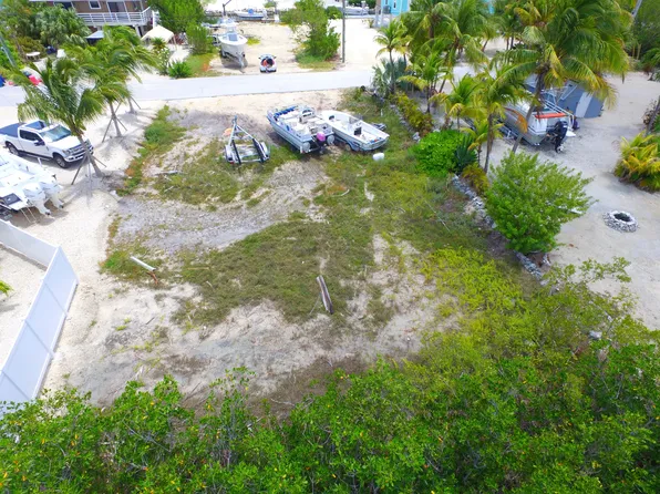 27329 Saint Vincent Ln, Ramrod Key, FL 33042