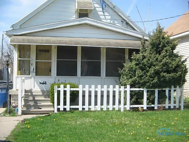 3317 Maple St photo 1
