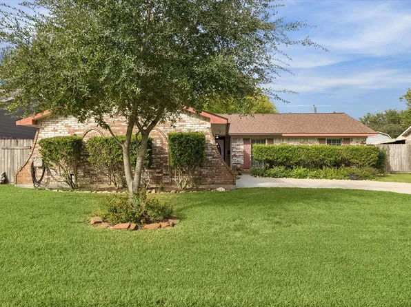 2310 Francis Dr, Pearland, TX 77581