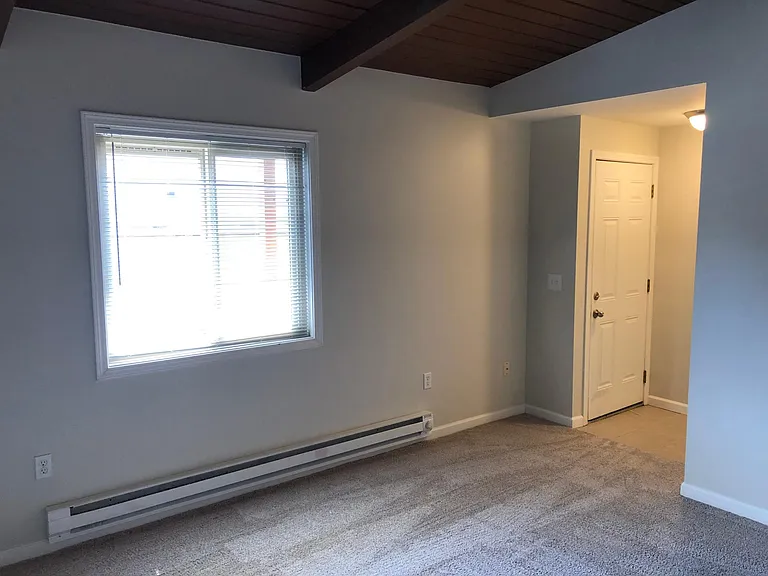 10317 Midvale Ave N #6 — Photo 2