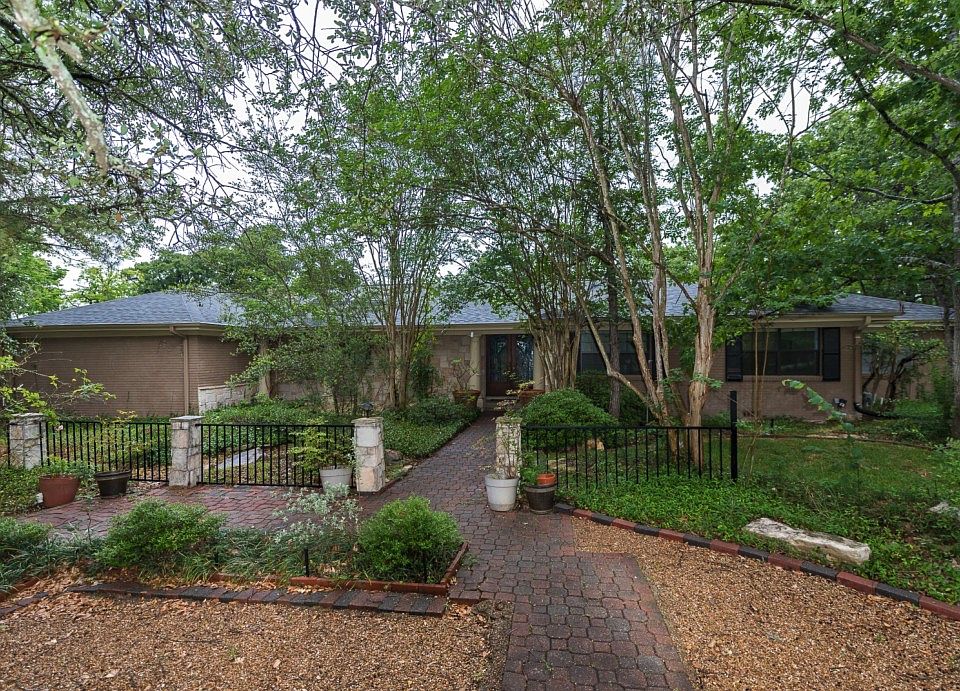 1st image of 720 S Rosemary Dr