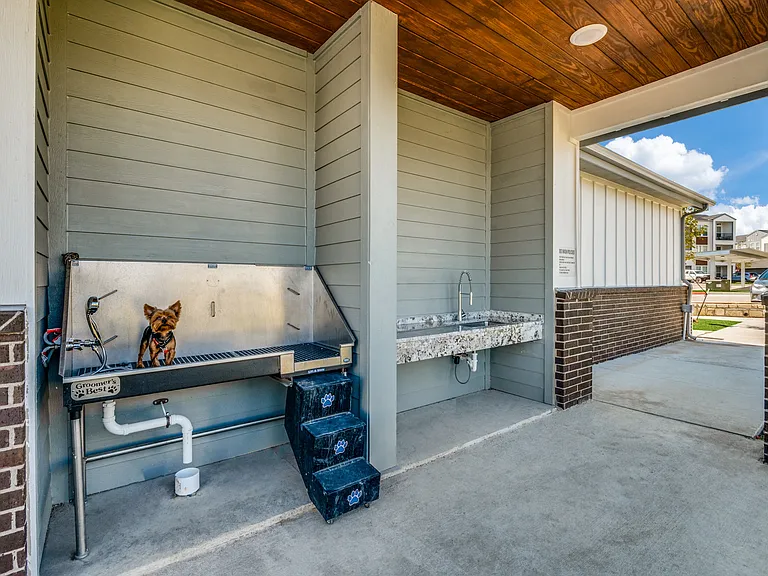 2201 Creekview — Photo 31