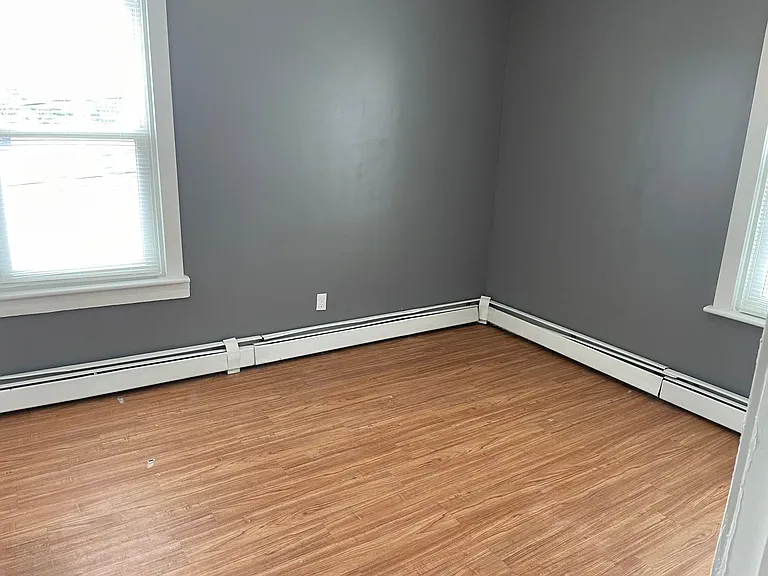 515 E School St — Photo 5