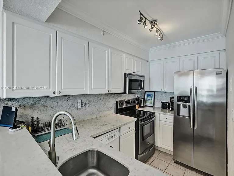 2501 S Ocean Dr #505 — Photo 10