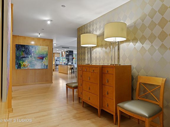 3rd image of 1301 N Dearborn St #1105-06