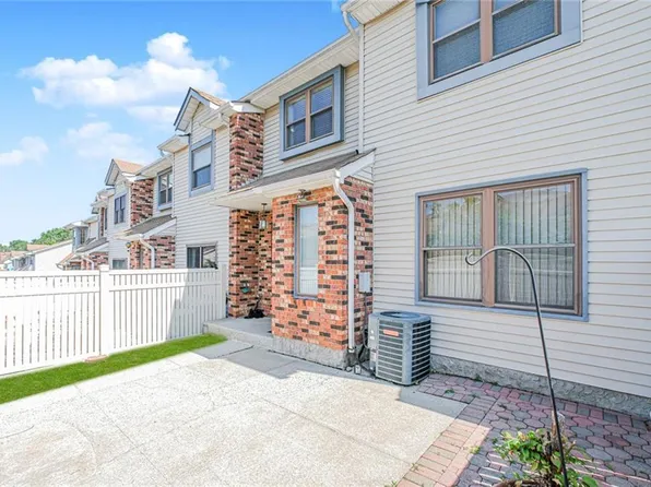 242a Ashworth Avenue image 2 of 37