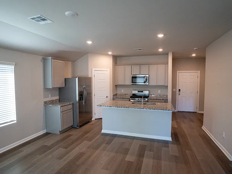 10513 SW 41st St — Photo 2