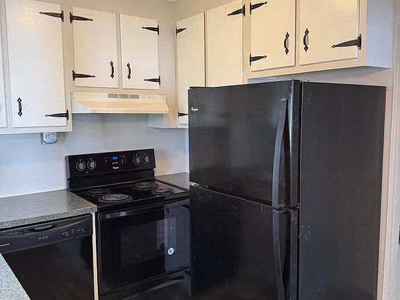 3rd image of 102 E Park St