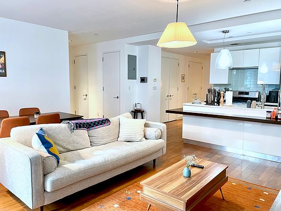 4th image of 217 51st Ave APT 617