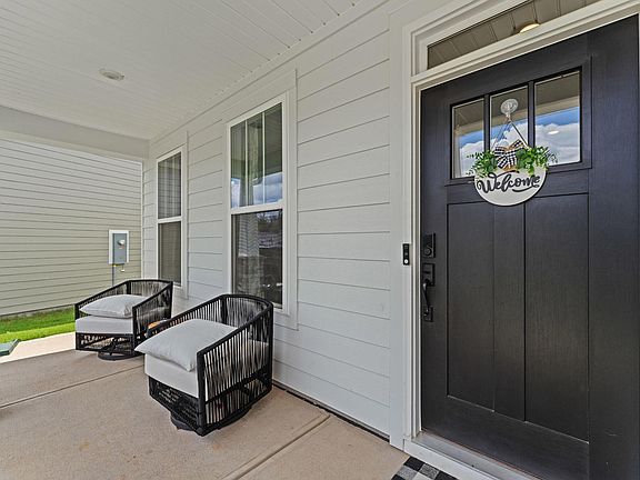3rd image of 141 Scarlet Leaf Ln