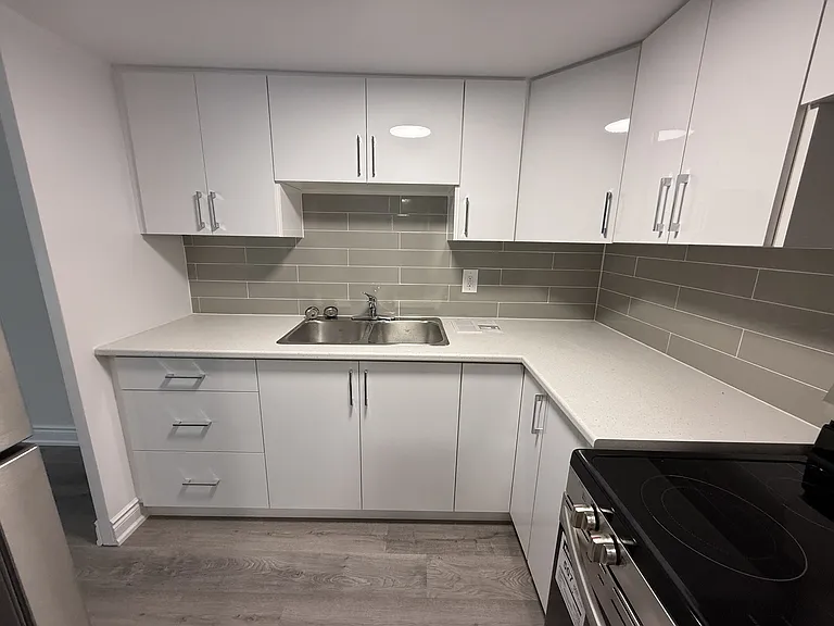 807 Frederick St — Photo 11