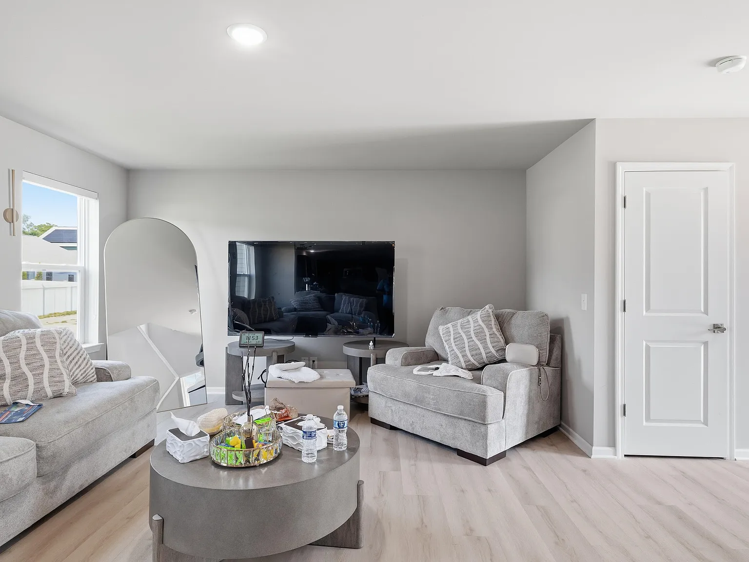 4 bed, 3.5 bath, 2368 sqft, $3,200 — Photo 2