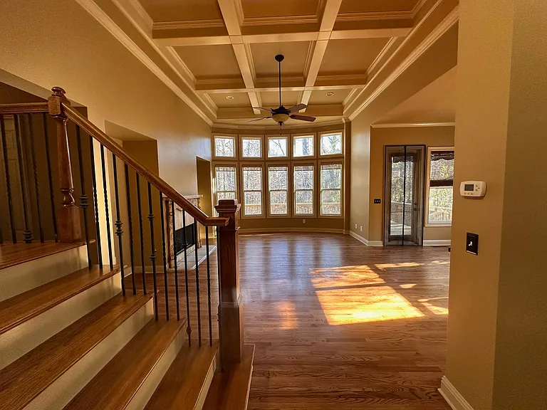 3258 Kentworth Ln — Photo 4